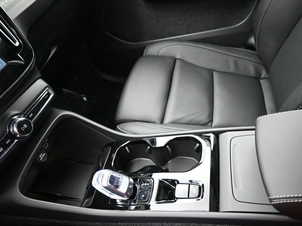 2026 Volvo - image 16