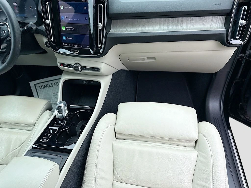 2023 Volvo XC40 Plus - Photo 18