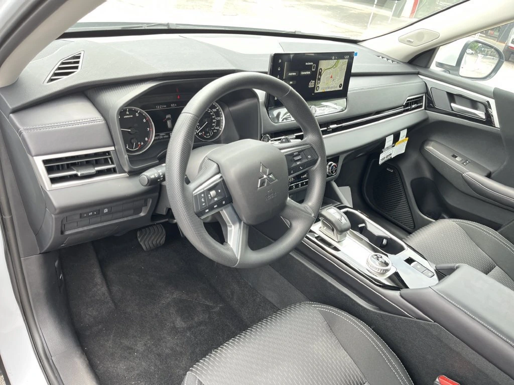 2026 Mitsubishi Outlander ES - Photo 10