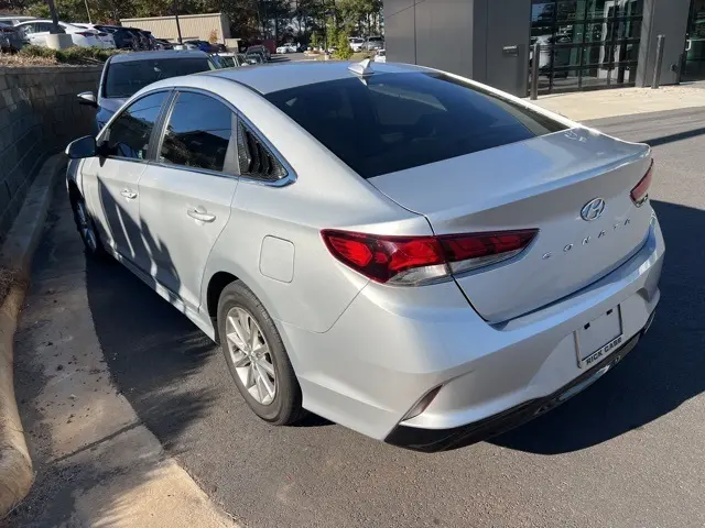2019 Hyundai Sonata SE photo 2