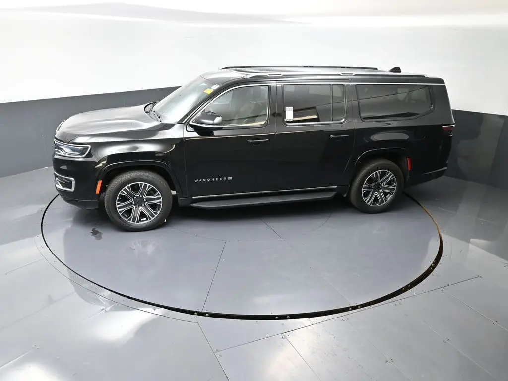 2023 Jeep Wagoneer L Series II photo 12