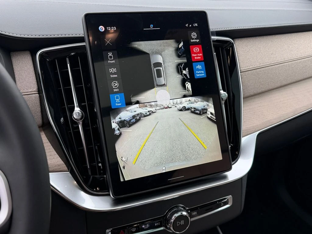2026 Volvo - image 20