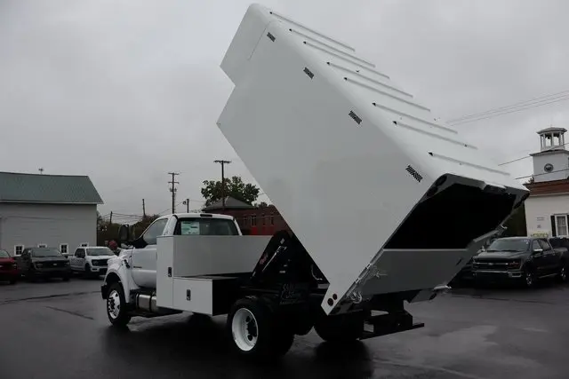 2026 Ford F-750 photo 19