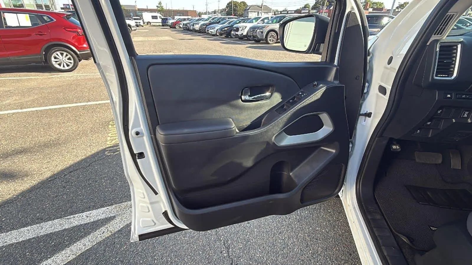 2024 Nissan Frontier SV photo 8