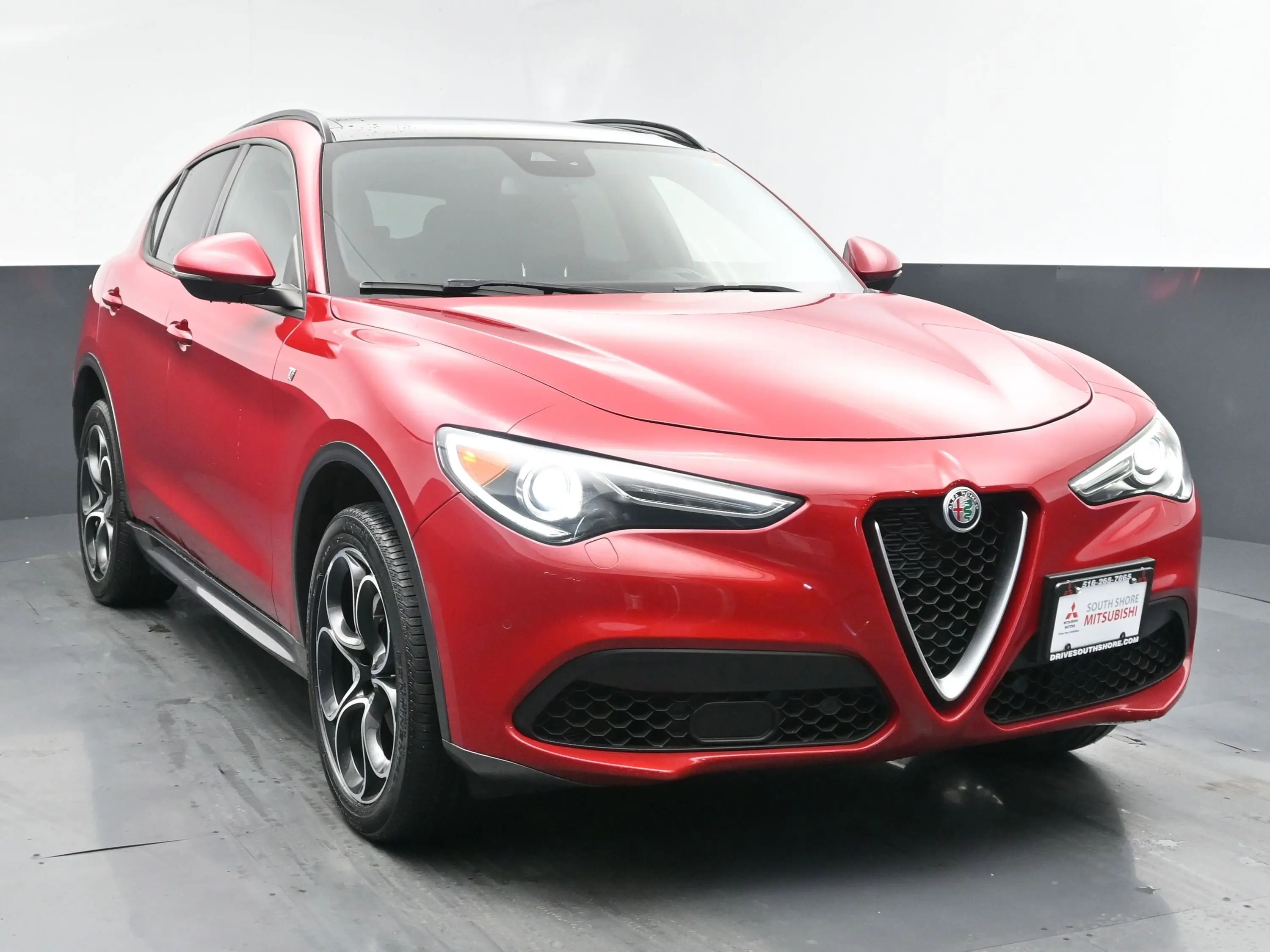 2022 Alfa Romeo Stelvio Ti photo 2
