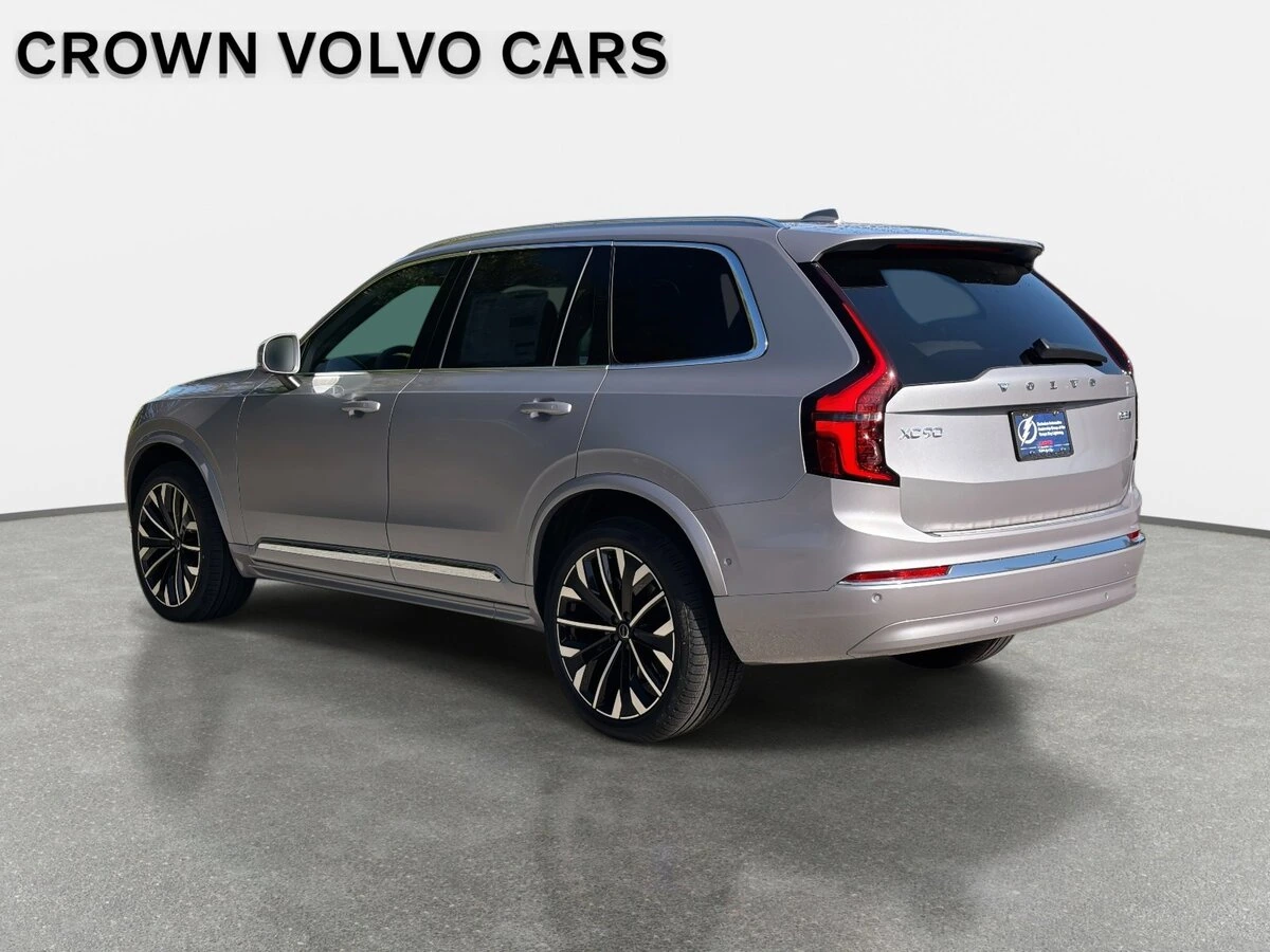 2026 Volvo - image 7