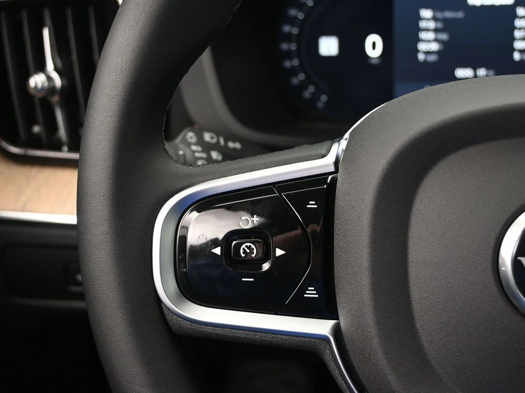 2026 Volvo - image 27