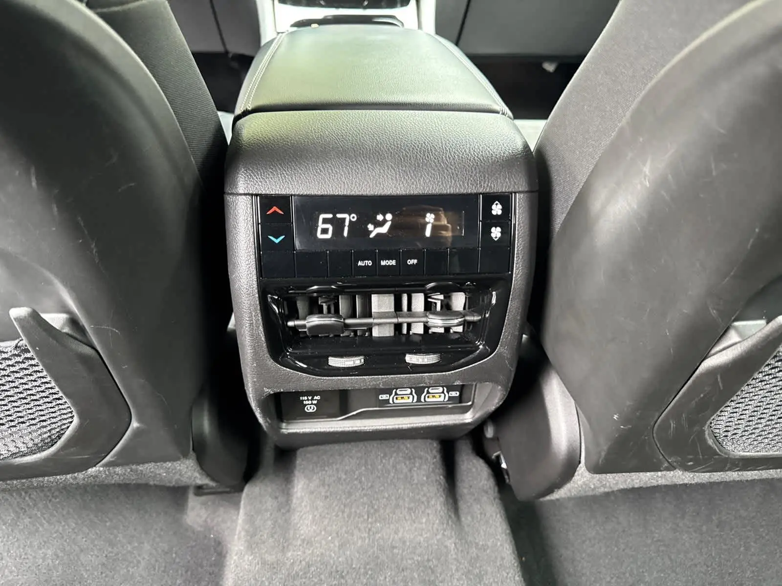 2023 Jeep Grand Cherokee Altitude photo 29