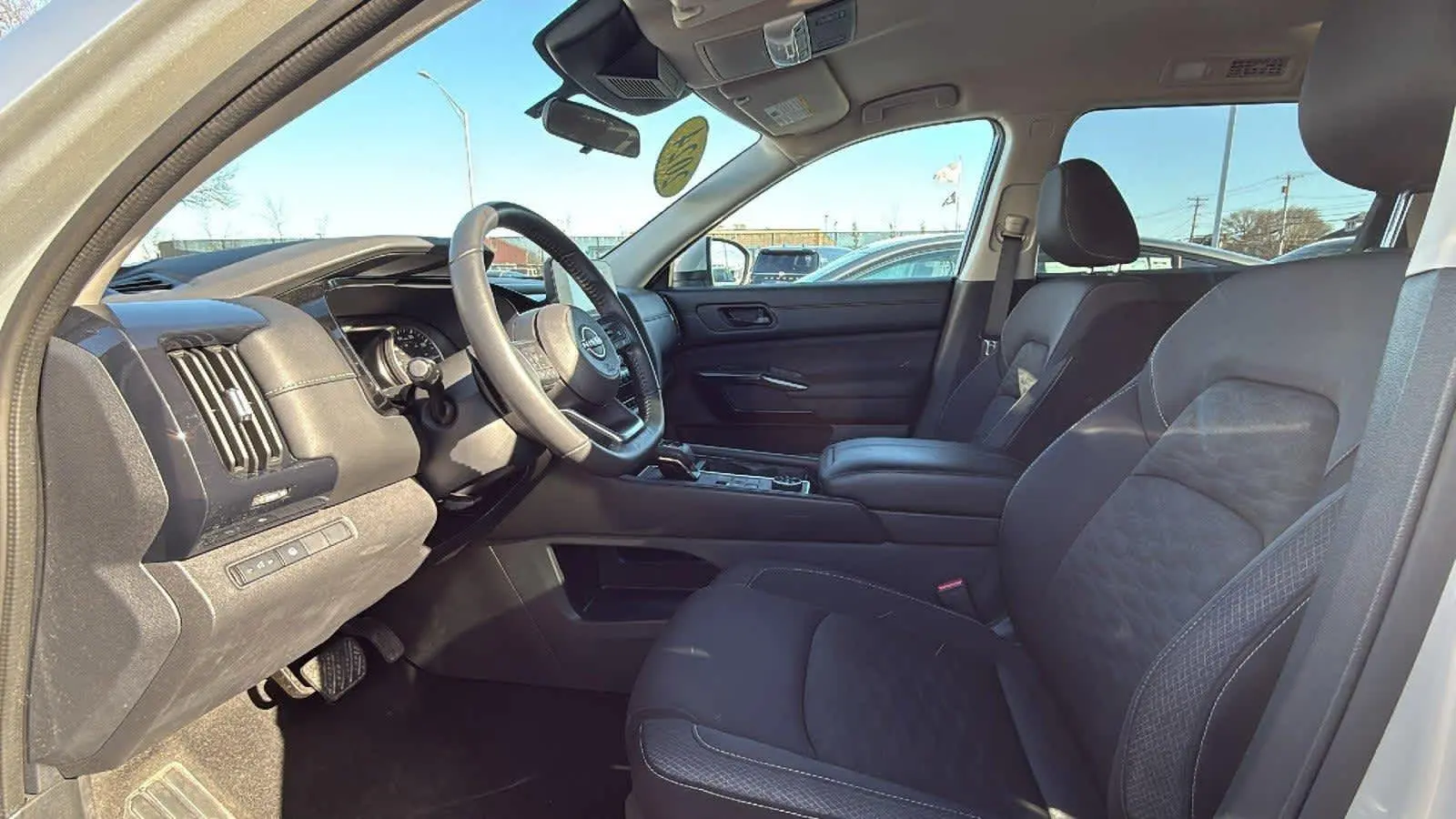 2024 Nissan Pathfinder SV photo 16