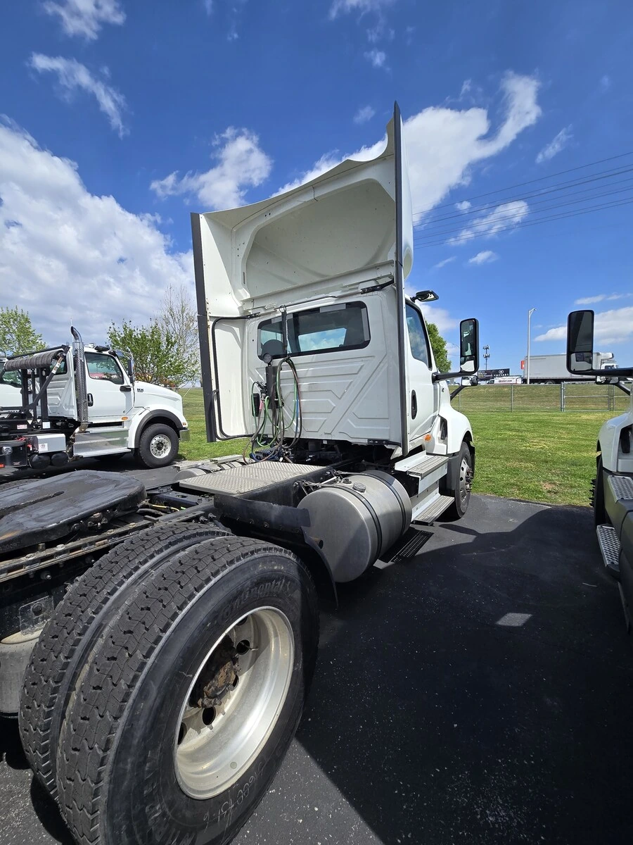 2022 International LT in Louisville, KY — photo 4