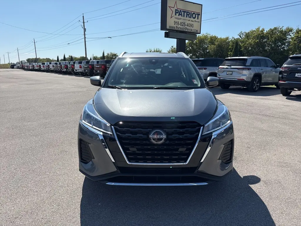 2022 Nissan Kicks SV photo 7