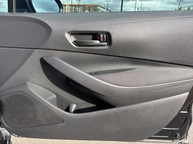 2023 Toyota Corolla LE photo 9