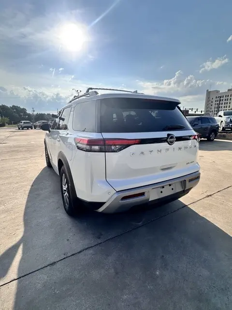 2022 Nissan Pathfinder SL photo 7