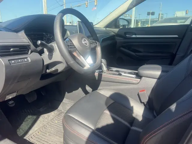 2025 Nissan Altima 2.5 SR photo 11