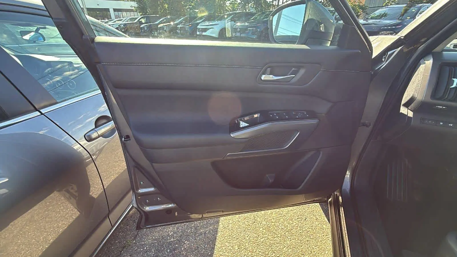 2024 Nissan Pathfinder SL photo 6