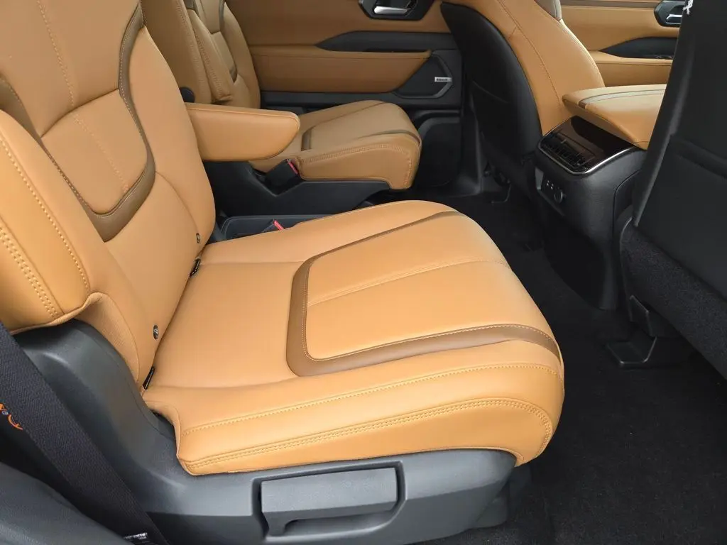 2026 Nissan Armada SL photo 29
