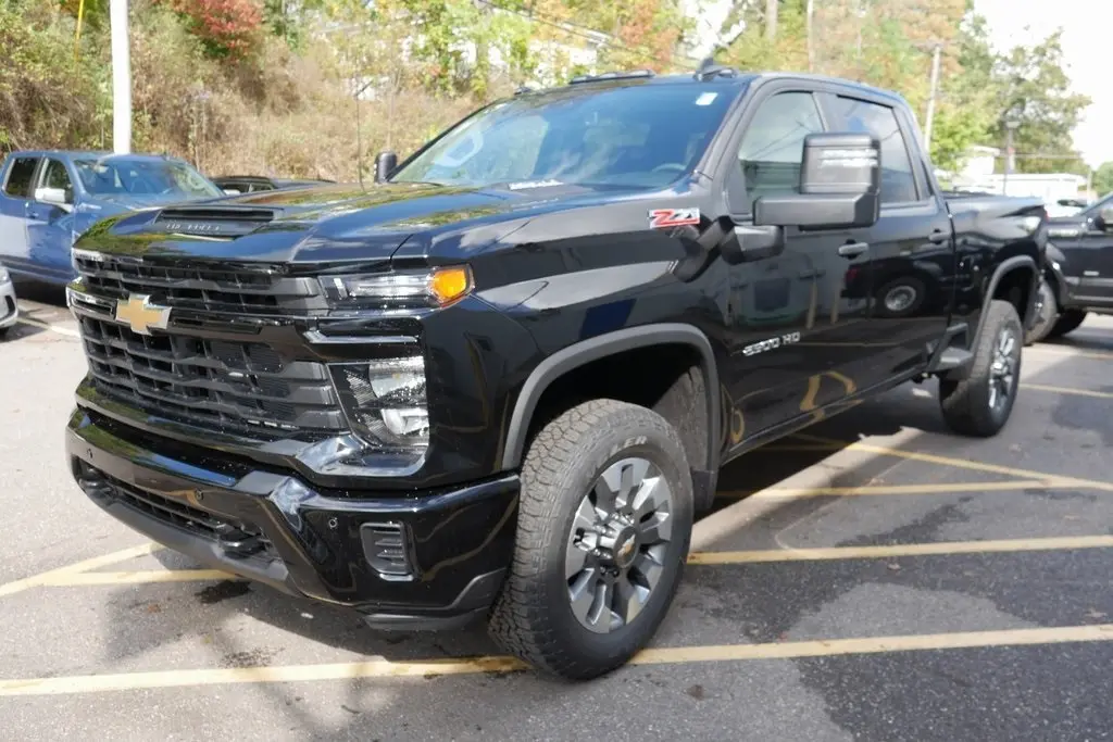 2026 Chevrolet Silverado 2500HD Custom photo 2