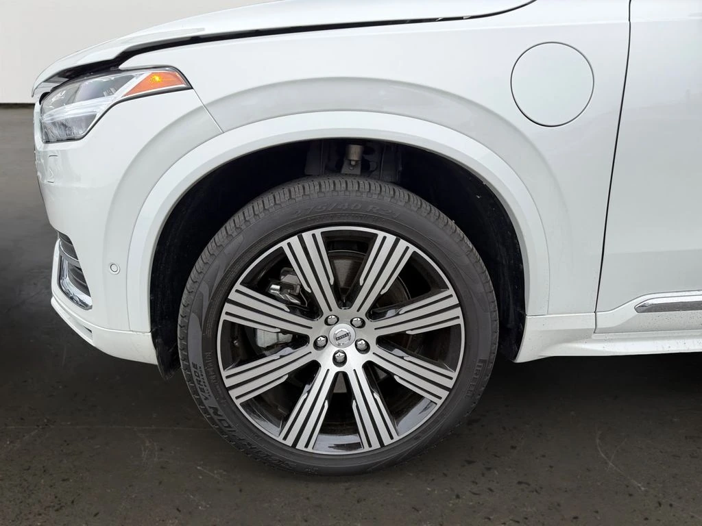2025 Volvo - image 26