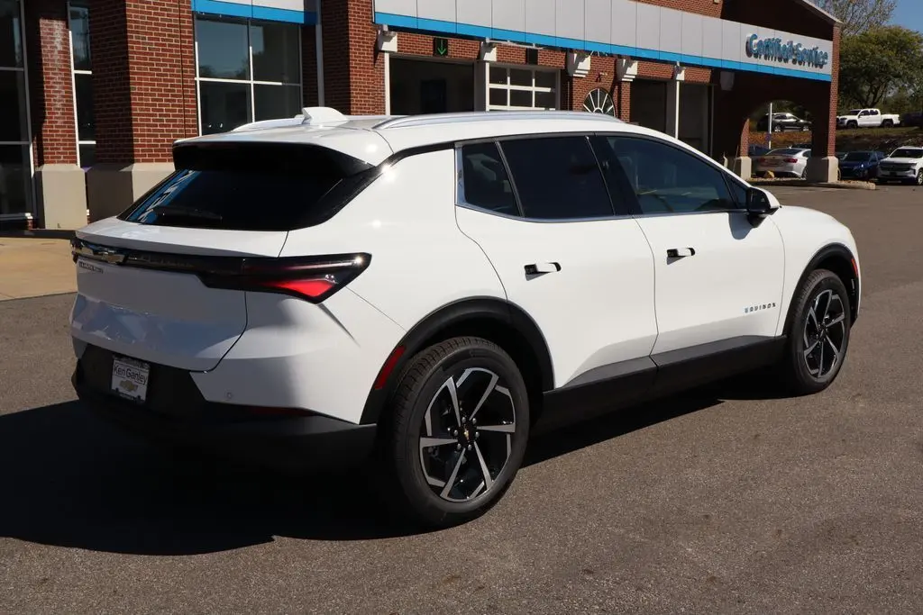 2026 Chevrolet Equinox LT photo 32