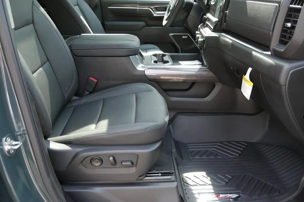 2026 Chevrolet Silverado LTZ photo 21