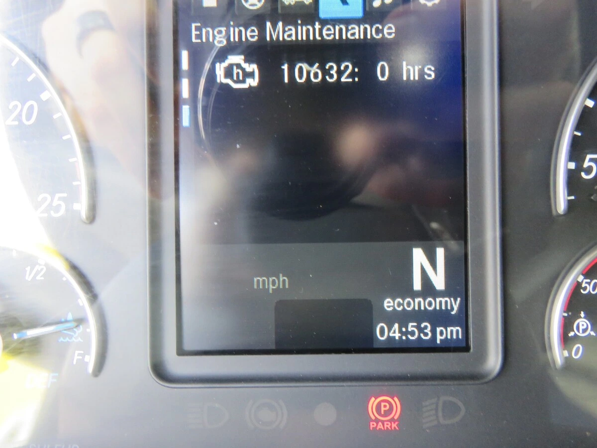 2022 Freightliner Cascadia - image 22