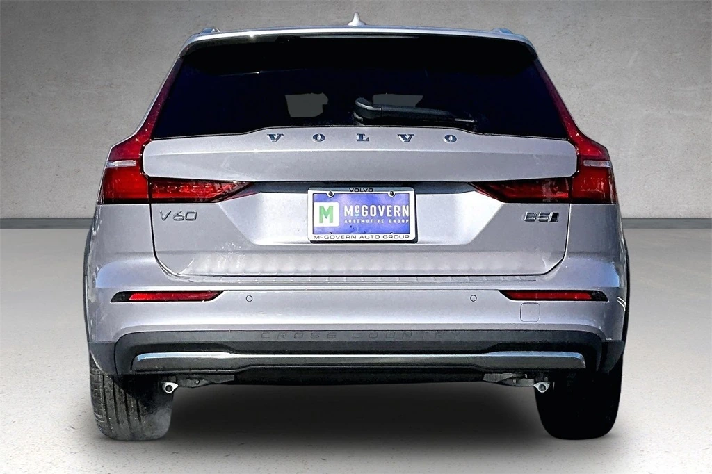 2026 Volvo - image 4