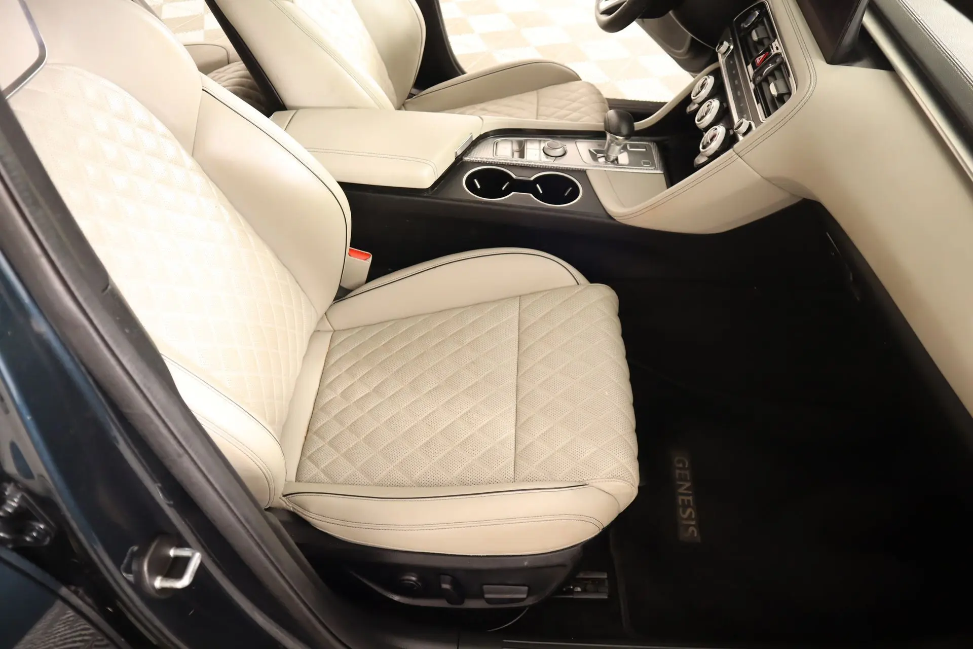 2023 Genesis G70 3.3T photo 12