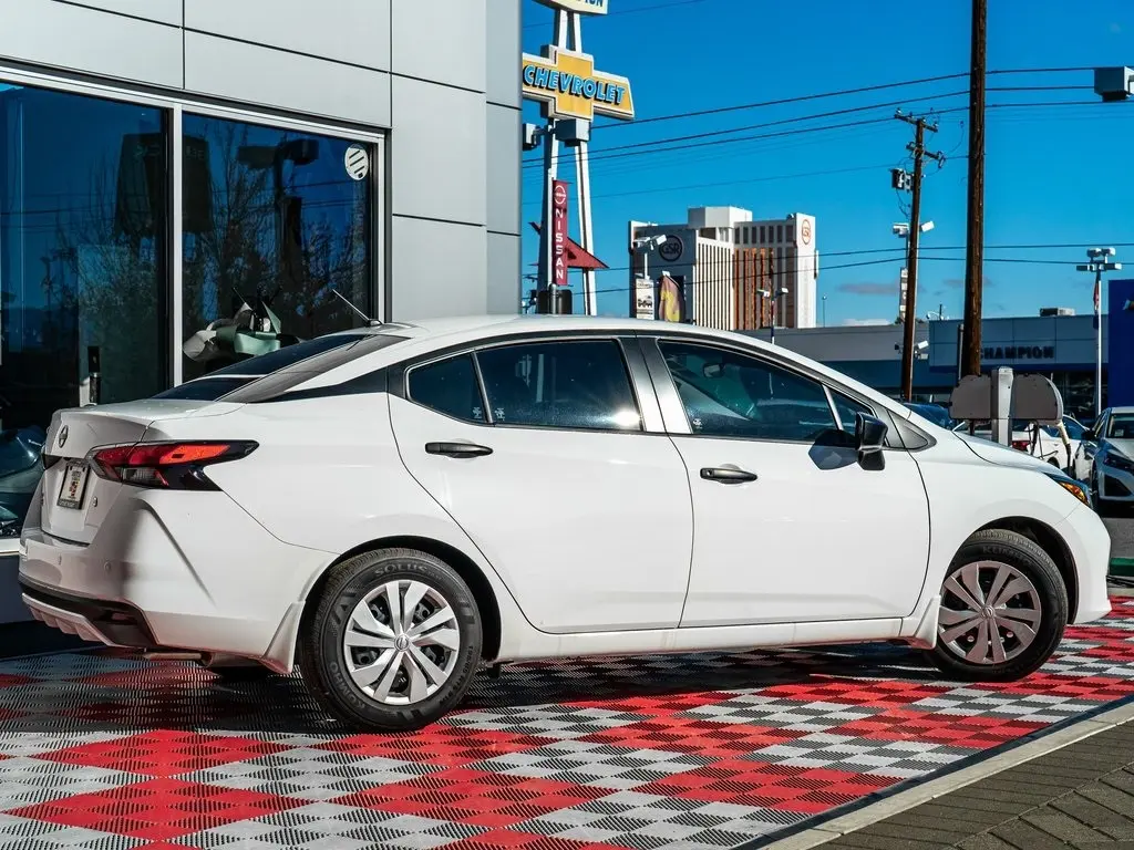 2025 Nissan Versa 1.6 S photo 2