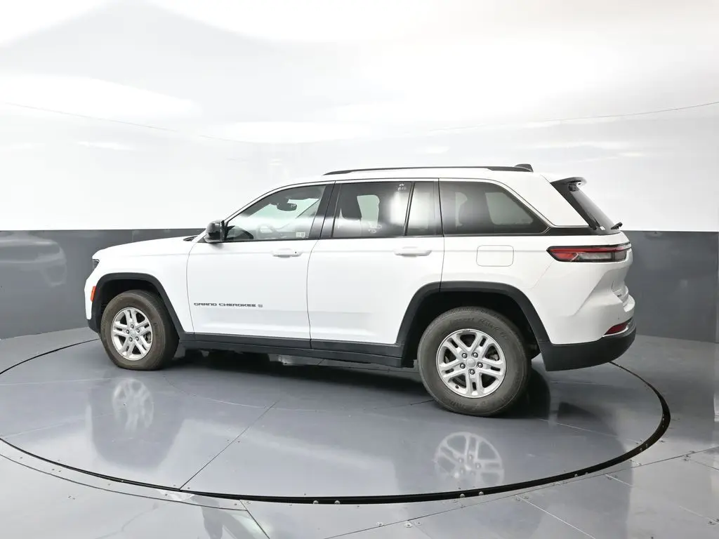 2023 Jeep Grand Cherokee Laredo photo 6