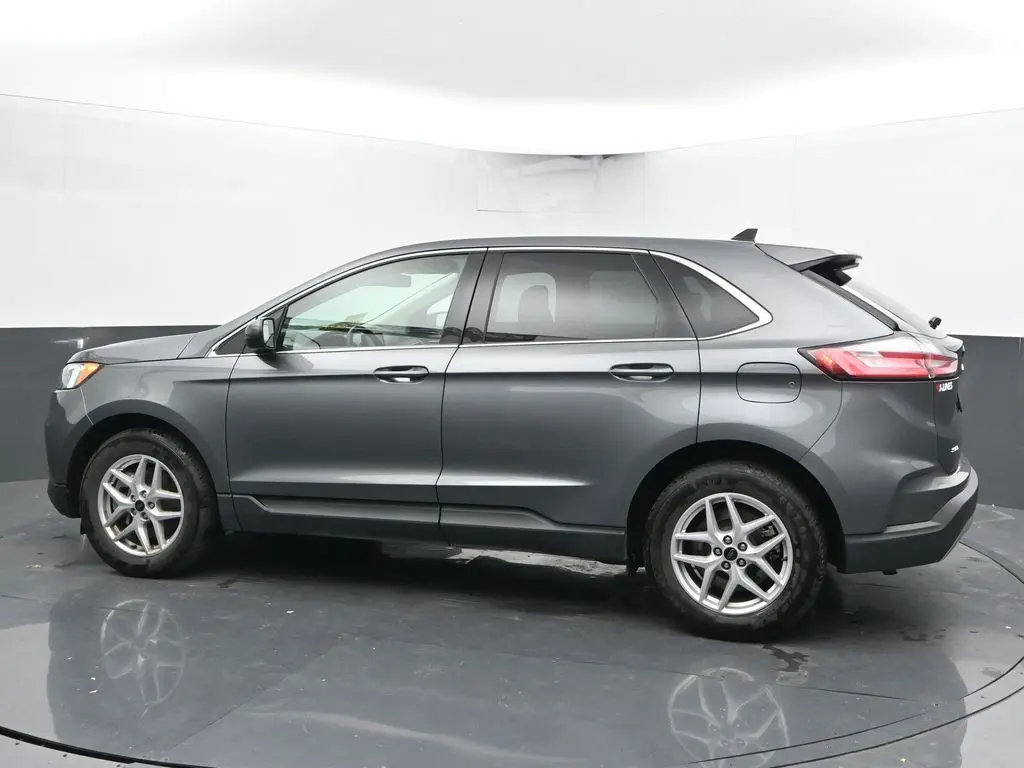 2024 Ford Edge SEL photo 2