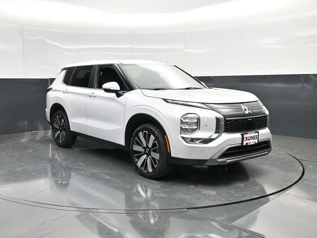 2025 Mitsubishi Outlander's photo