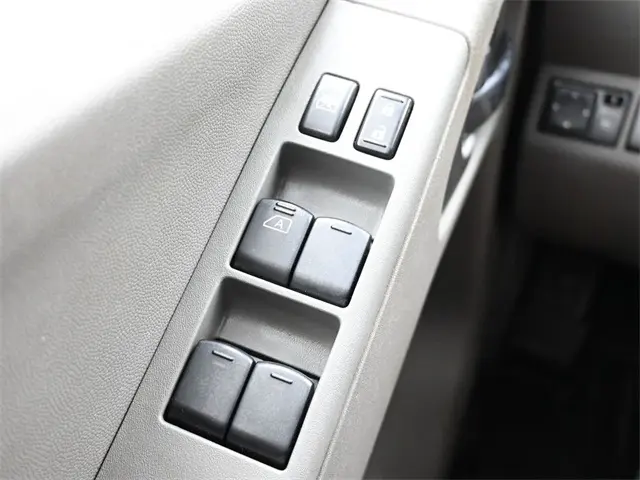 2016 Nissan Frontier SV photo 17