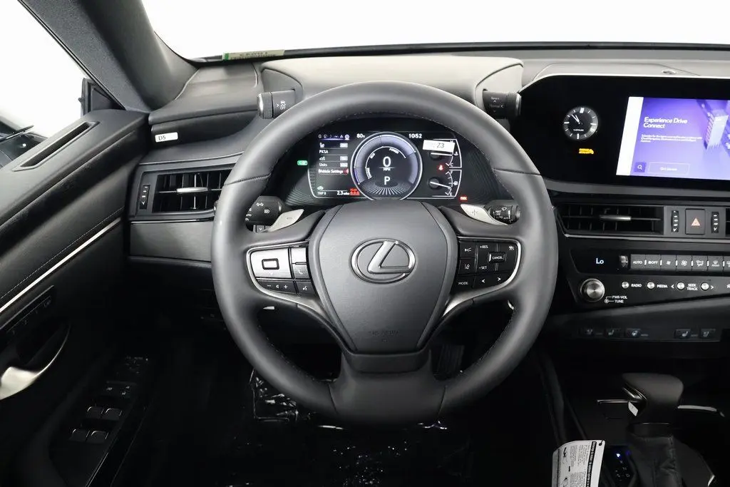 2025 Lexus ES 300h photo 3