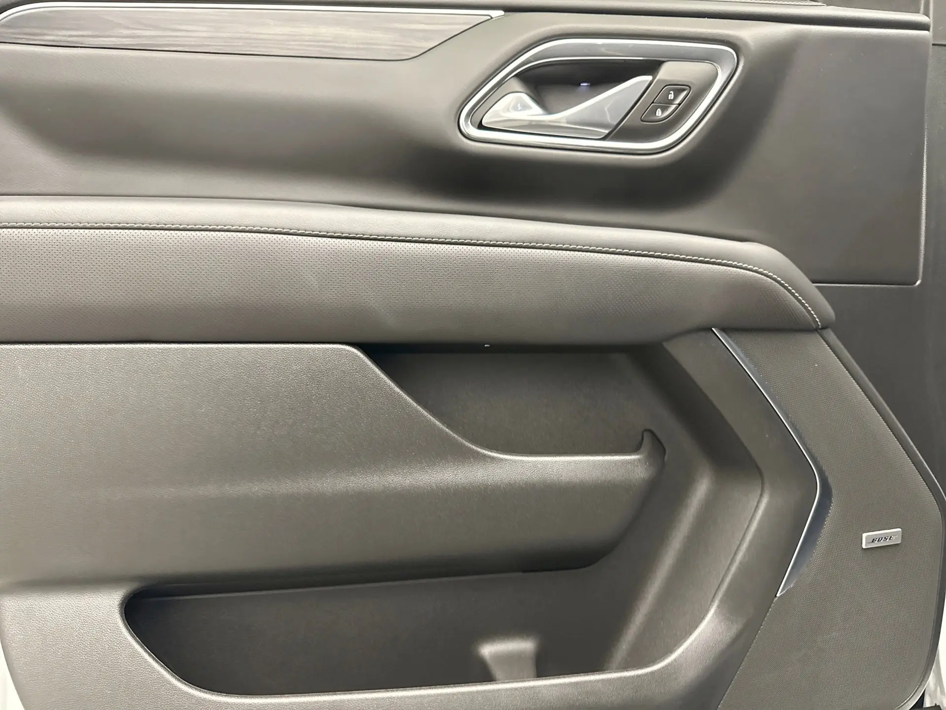 2024 Gmc Yukon SLT photo 9