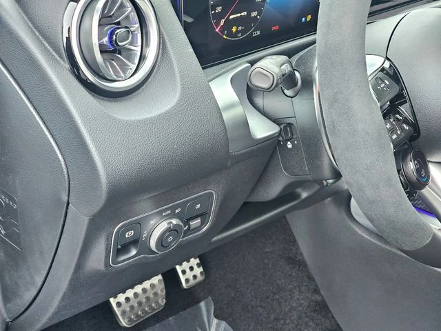 2026 Mercedes-Benz GLB AMG GLB 35 - Photo 13