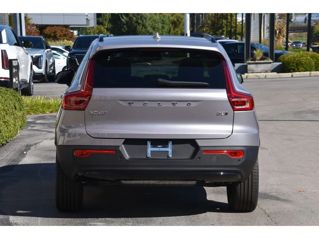 2026 Volvo - image 5