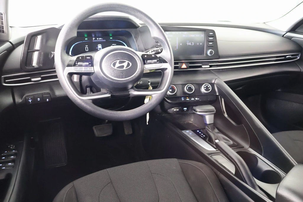 Used 2024 Hyundai Elantra SE with VIN KMHLL4DG8RU695655 for sale in Shawnee, OK