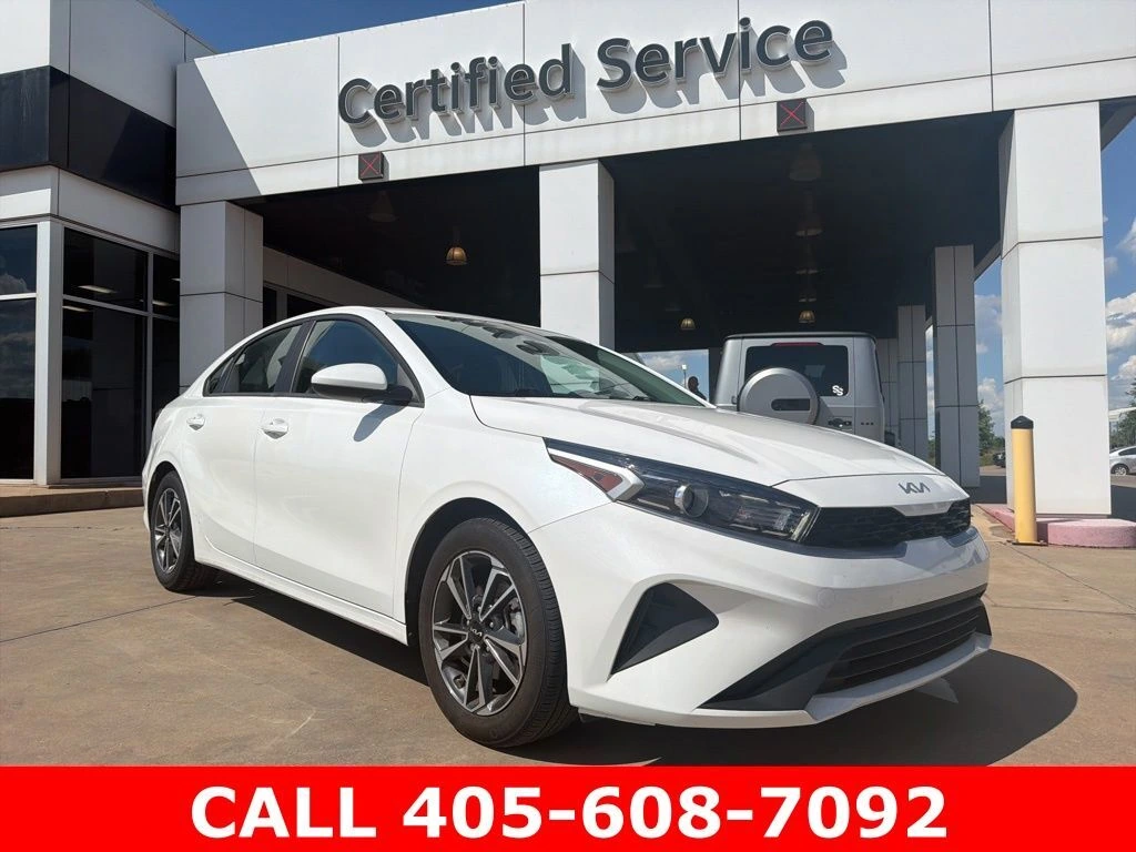 2024 Kia Forte LXS AT's photo