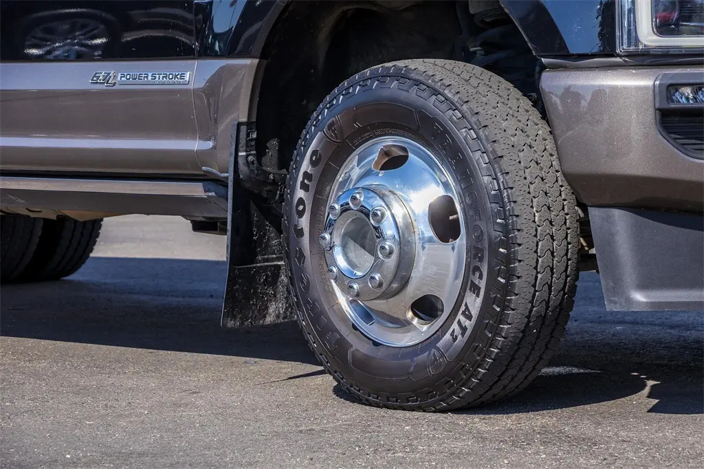 2022 Ford F-350 photo 2