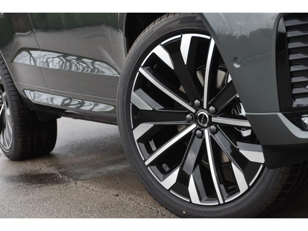 2026 Volvo - image 10