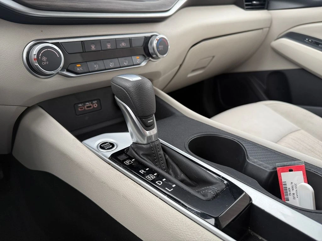 2025 Nissan Altima SV - Photo 29