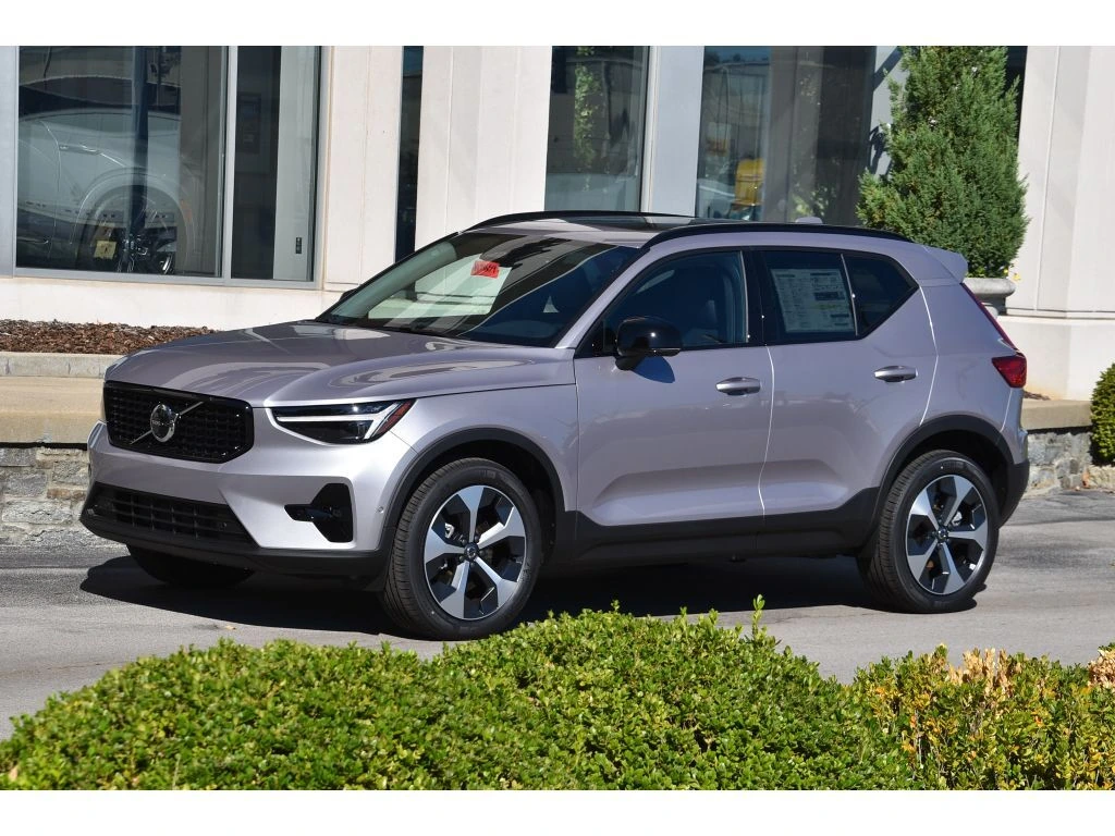2026 Volvo - image 8