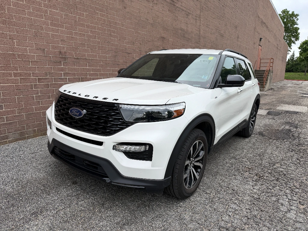 2023 Ford Explorer ST Line 4WD's photo