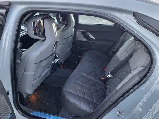 2026 BMW 7 Series 750e - Photo 15