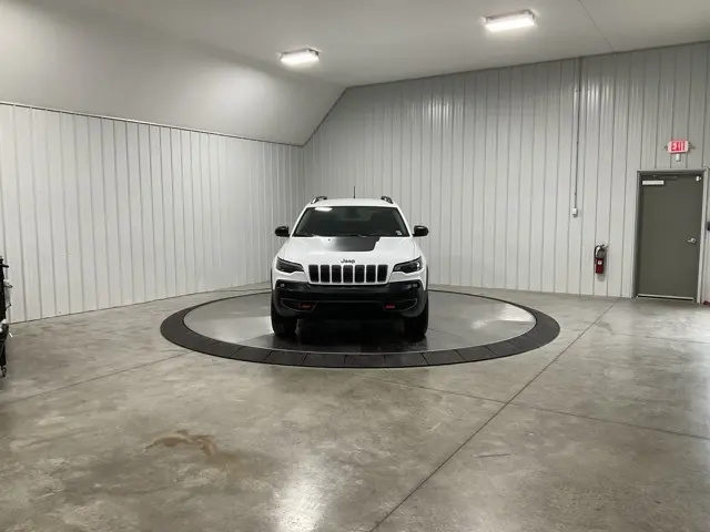 Used 2019 Jeep Cherokee Trailhawk Elite with VIN 1C4PJMBX8KD328727 for sale in Roanoke, IN