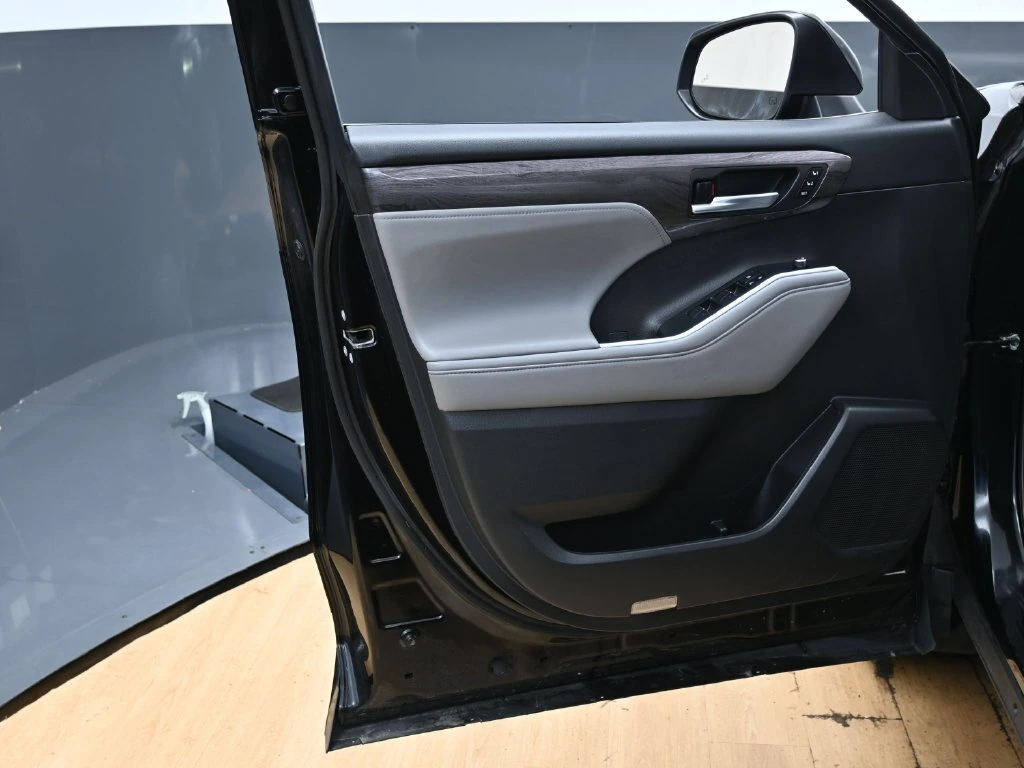 2022 Toyota Highlander Platinum - Photo 35