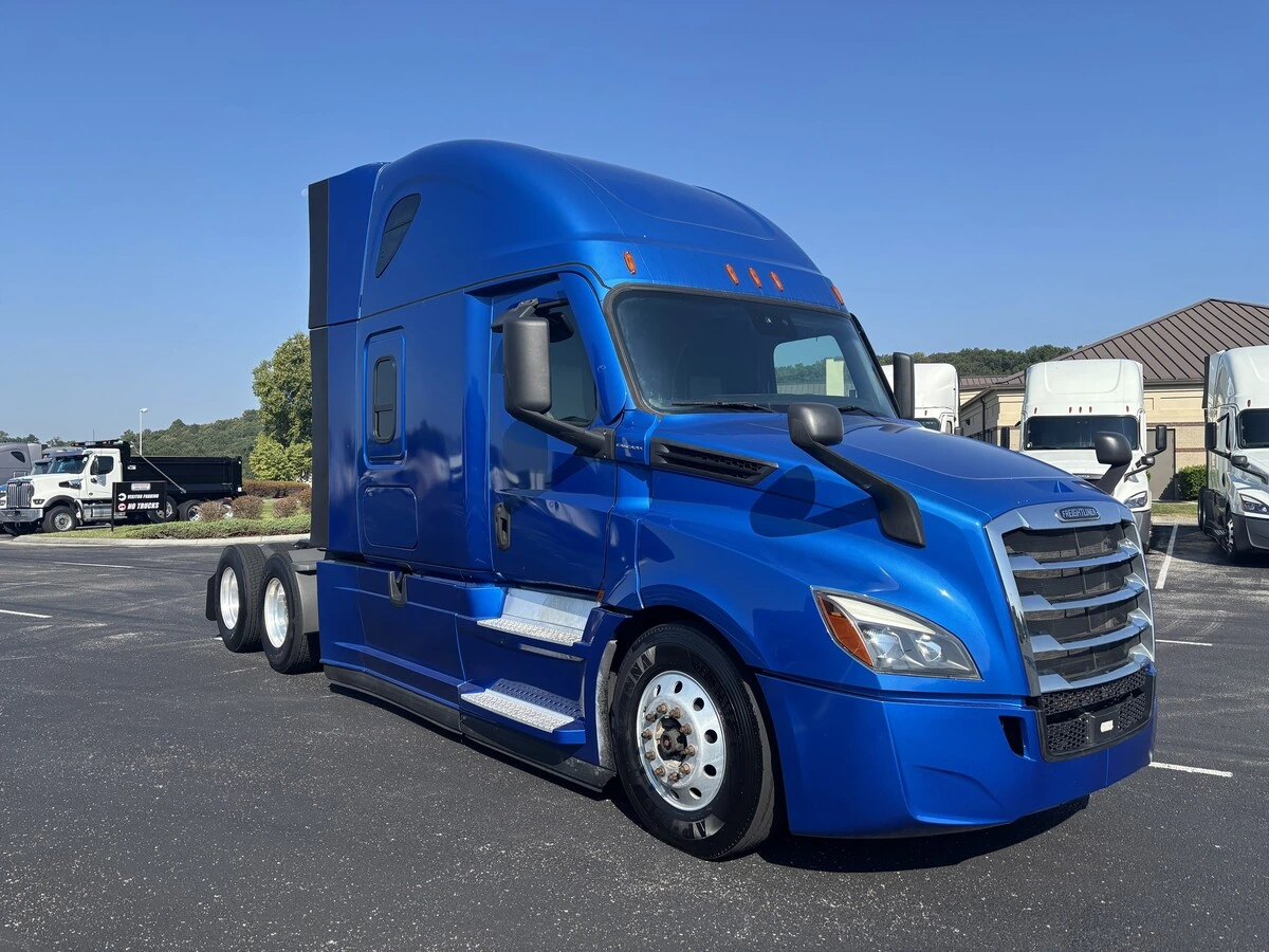 2022 Freightliner Cascadia — photo 3