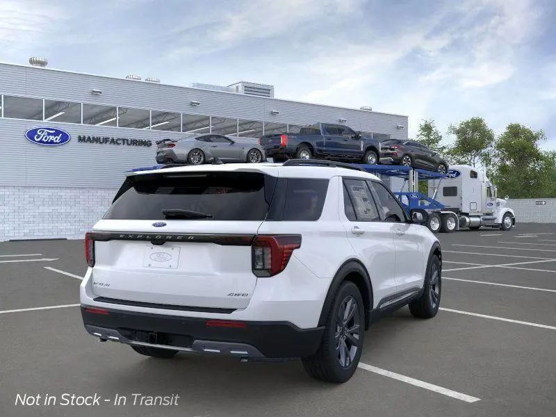 2025 Ford Explorer photo 6