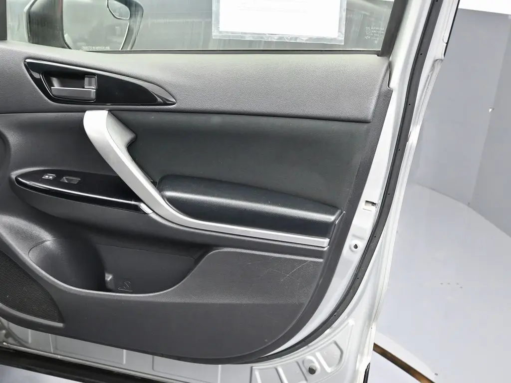 2022 Mitsubishi Eclipse Cross LE SEL GT photo 28