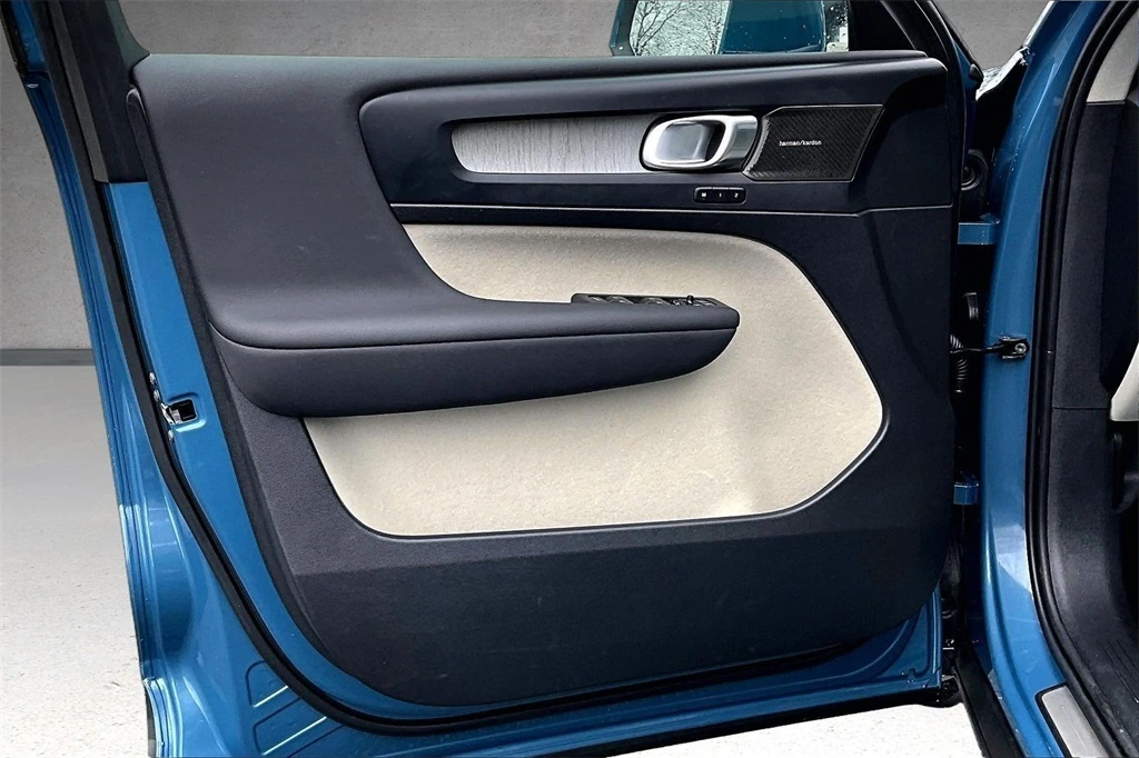 2024 Volvo - image 20